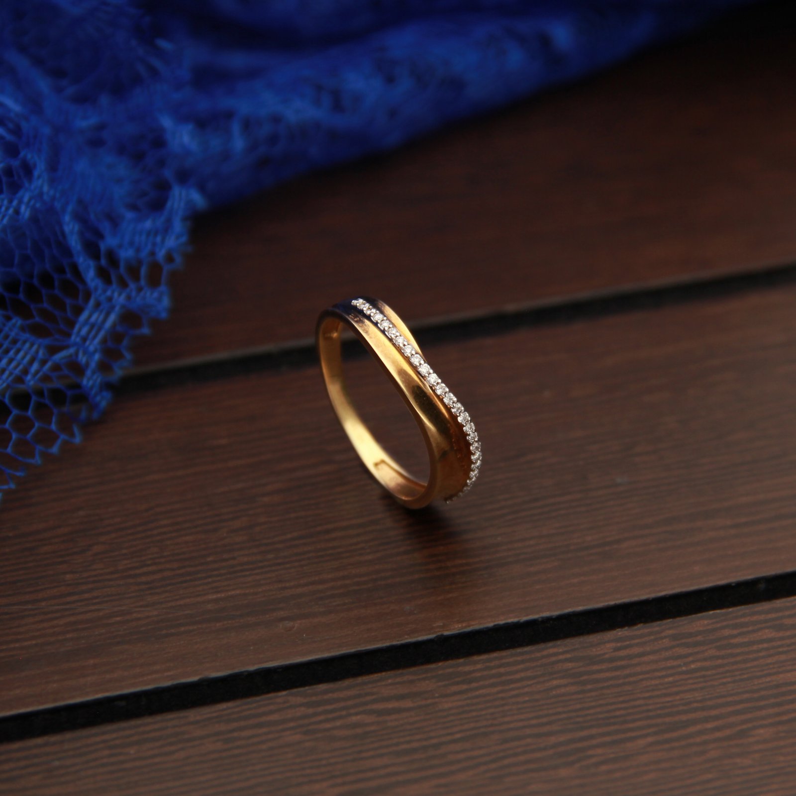 DIAMOND RING